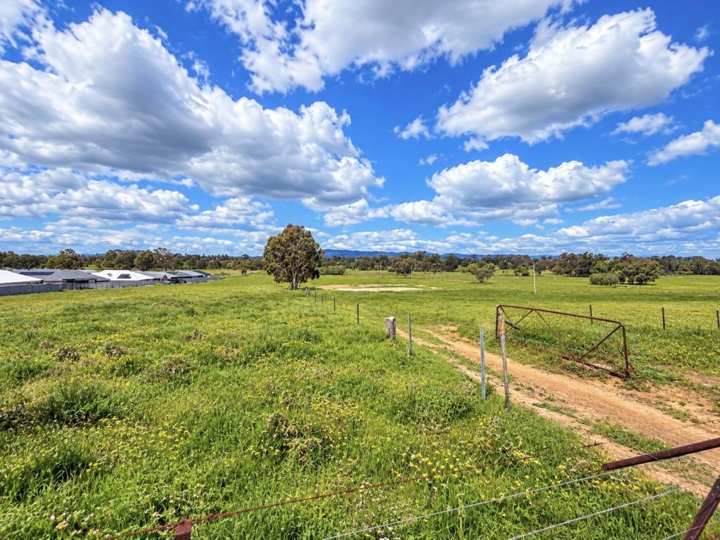 62 Table Top Rd, Thurgoona, NSW 2640