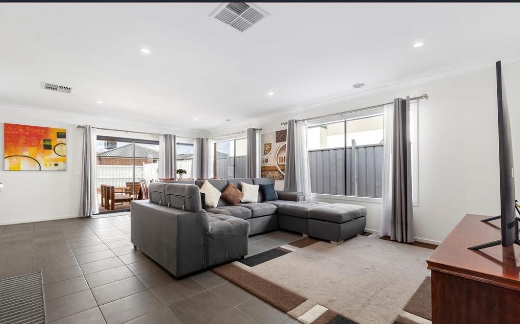 40 Wavell Pde, Fraser Rise, VIC 3336