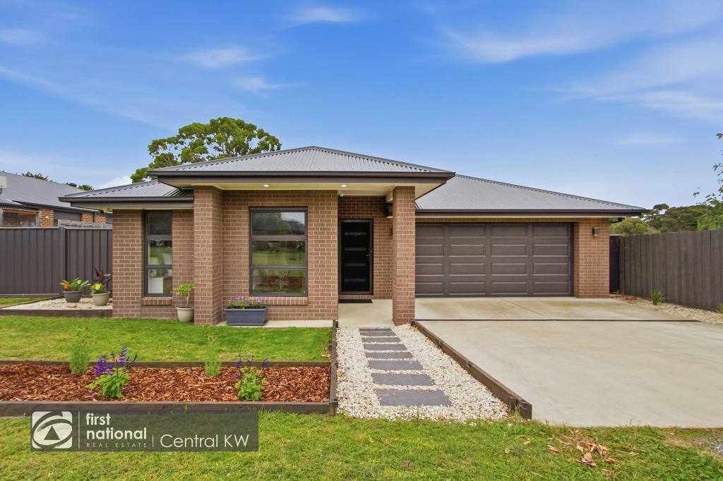 63 Wyndham St, Stratford, VIC 3862