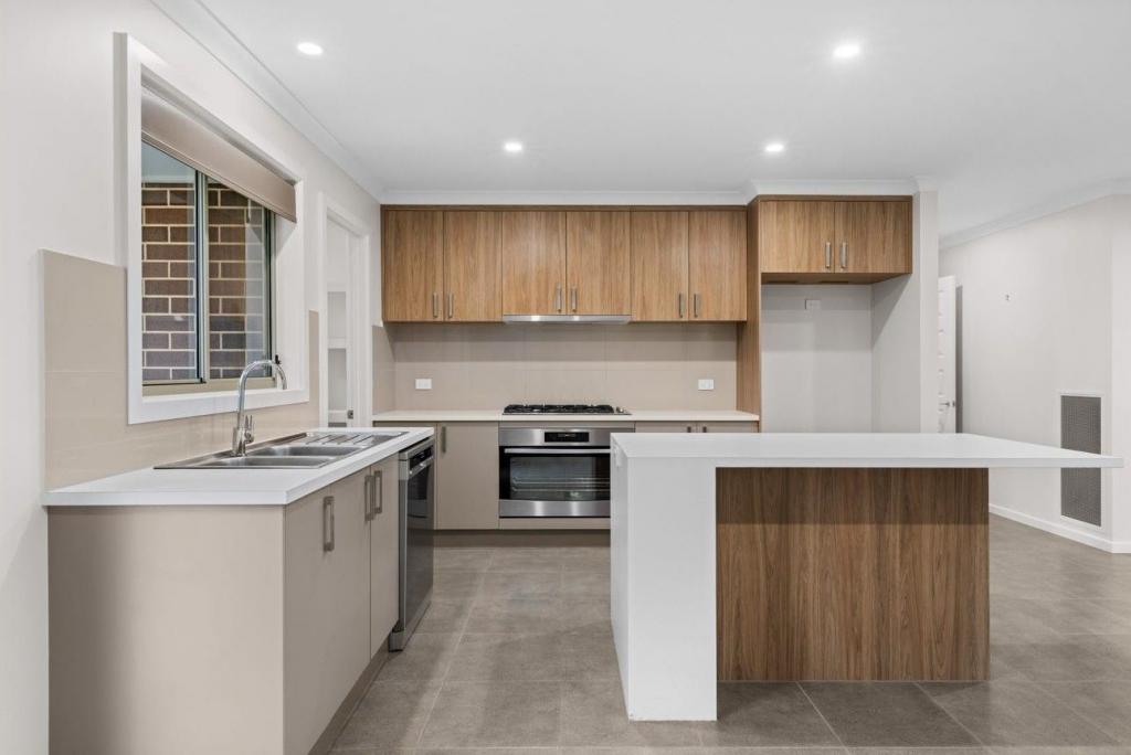 77 Newport Cres, Thurgoona, NSW 2640