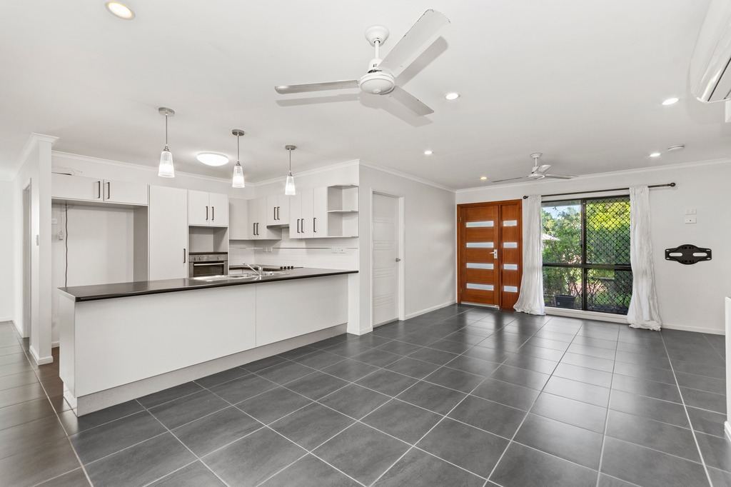 2 Pincer Ct, Bushland Beach, QLD 4818