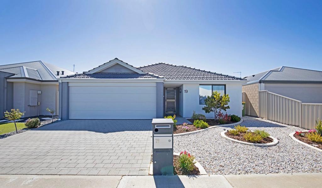 19 KENDALE WAY, MEADOW SPRINGS, WA 6210