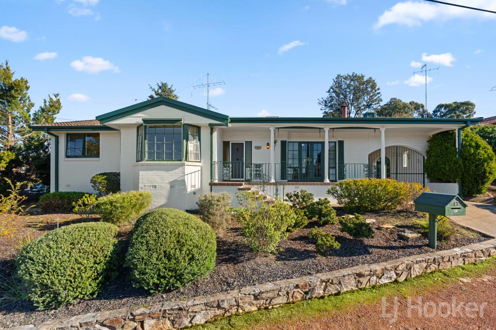 17 Crinoline St, Crestwood, NSW 2620