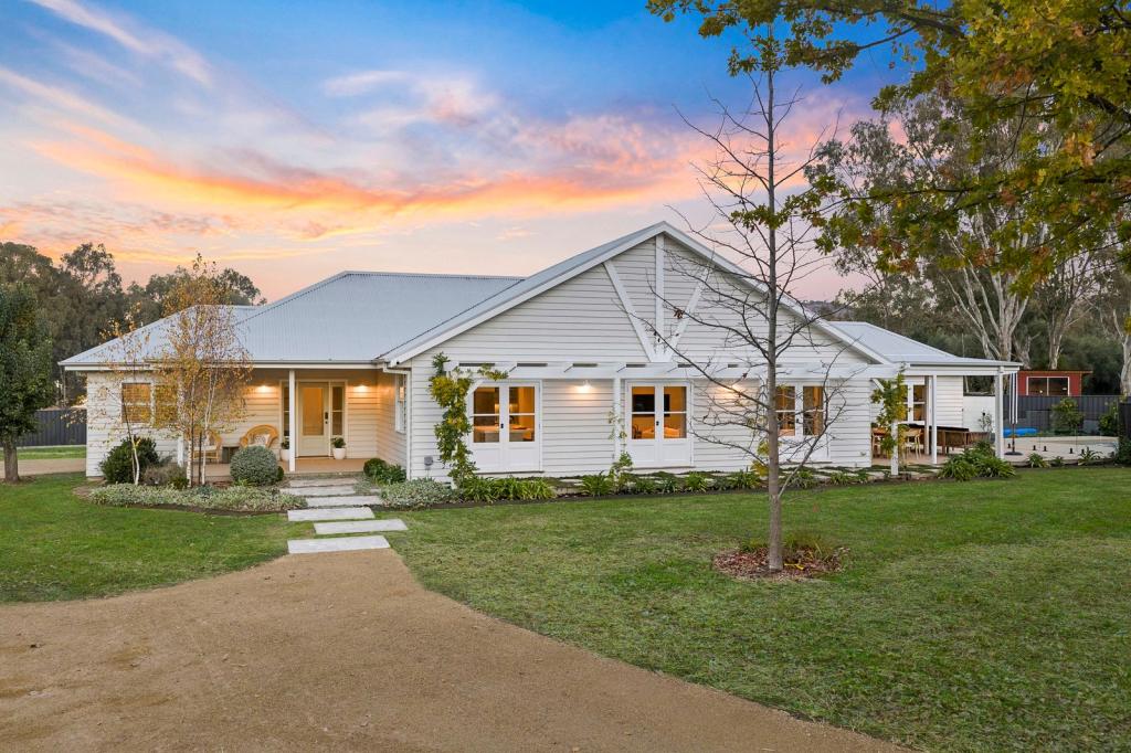 1 Olive Gr, Mansfield, VIC 3722