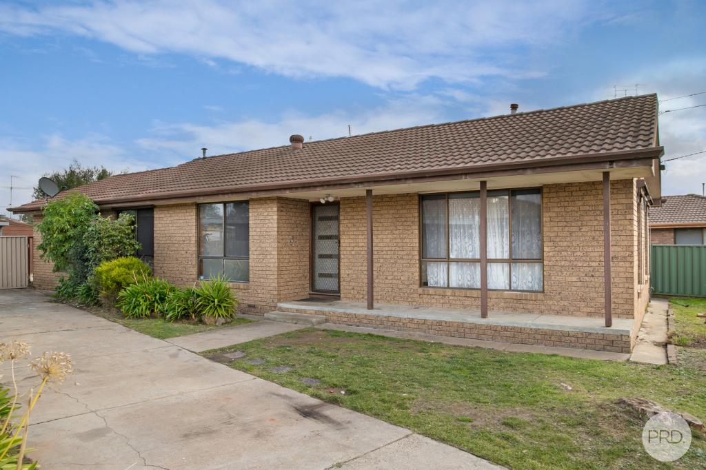 27 CLOVER ST, WENDOUREE, VIC 3355