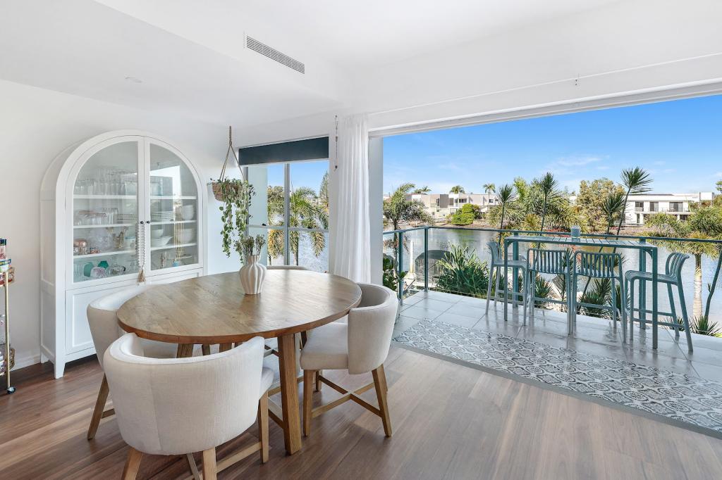 2/10 Ray St, Runaway Bay, QLD 4216