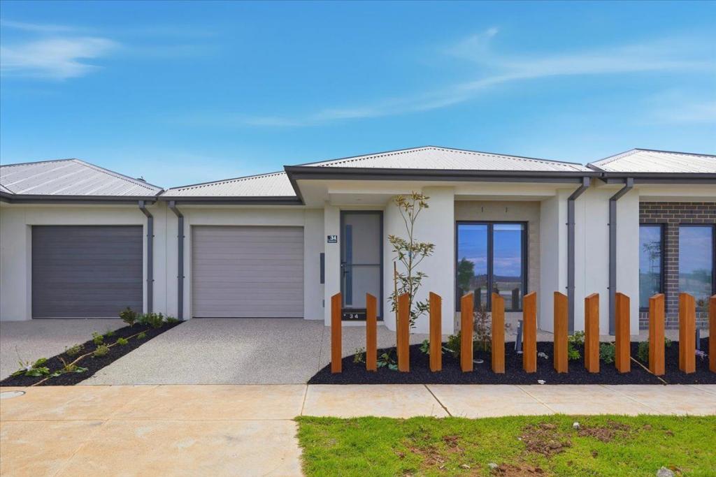34 Swansea Rd, Manor Lakes, VIC 3024