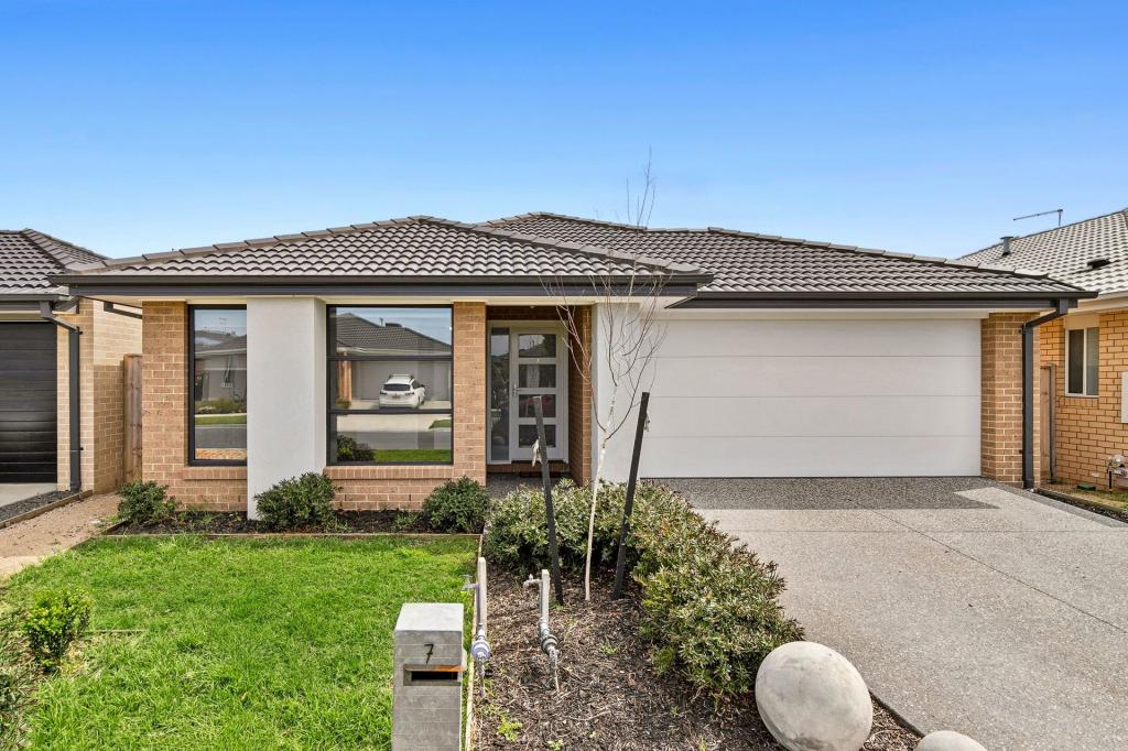 7 Mcarthur Cres, Armstrong Creek, VIC 3217