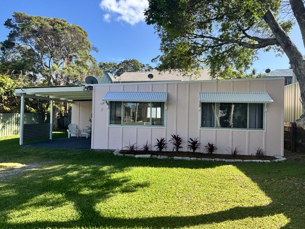 7 Banksia Cl, Sandy Beach, NSW 2456