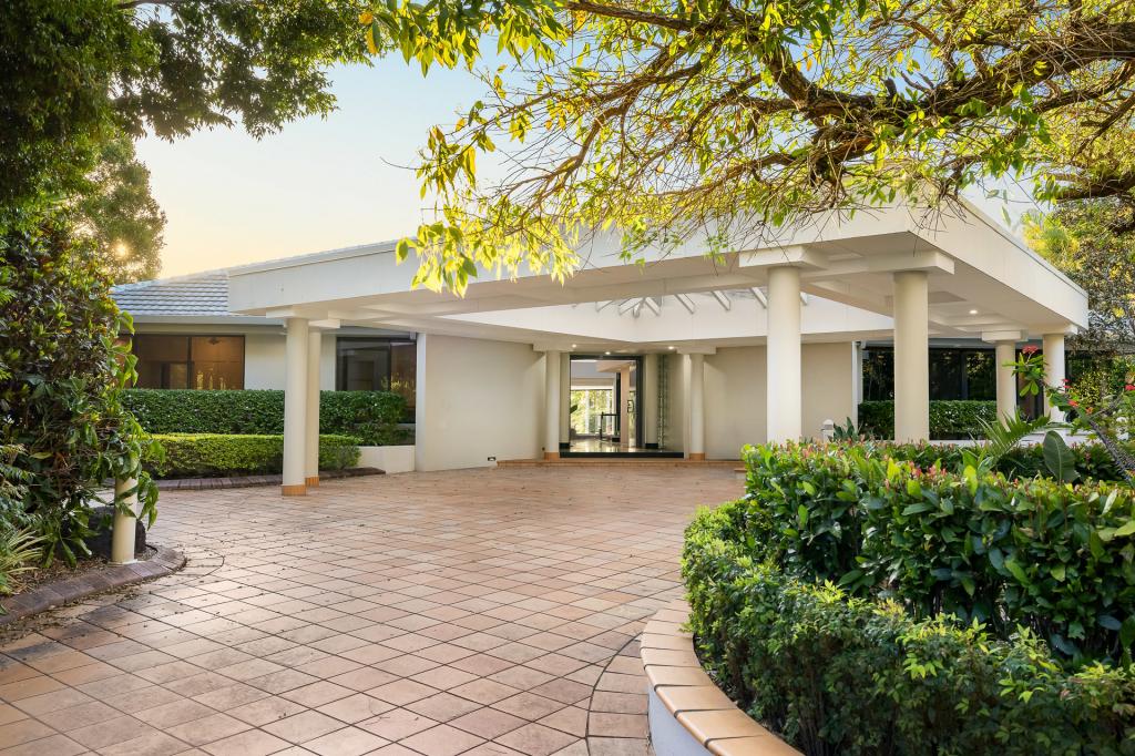 299a Monaco St, Broadbeach Waters, QLD 4218