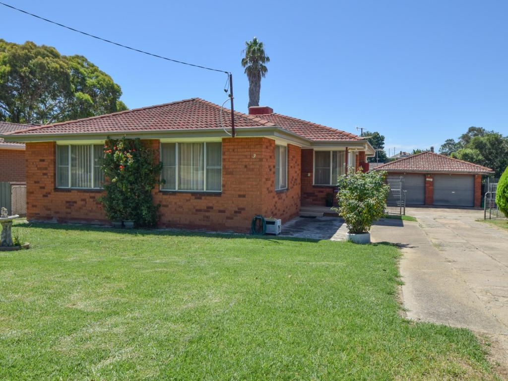 3 Earl St, Young, NSW 2594