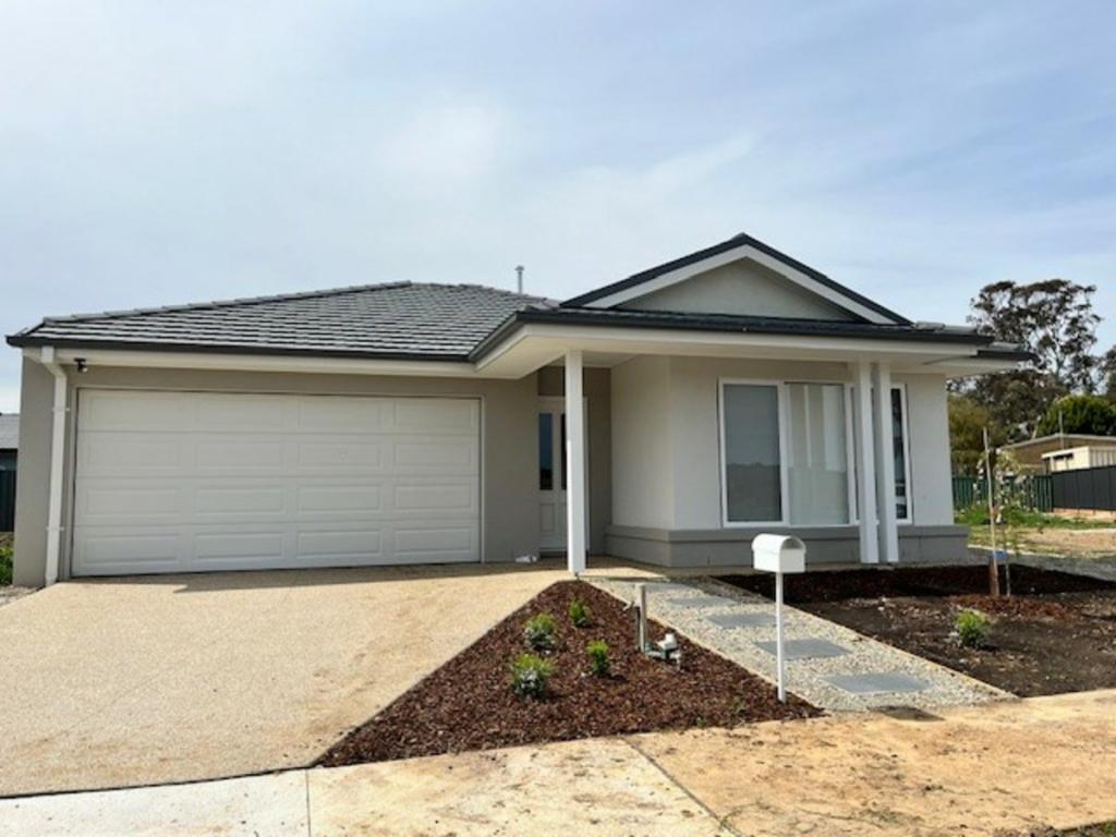 3 Bloodwood St, Broadford, VIC 3658