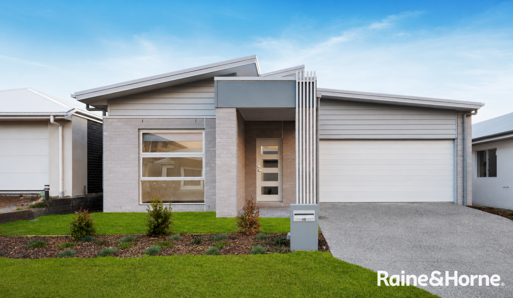 15 Clarence St, South Maclean, QLD 4280
