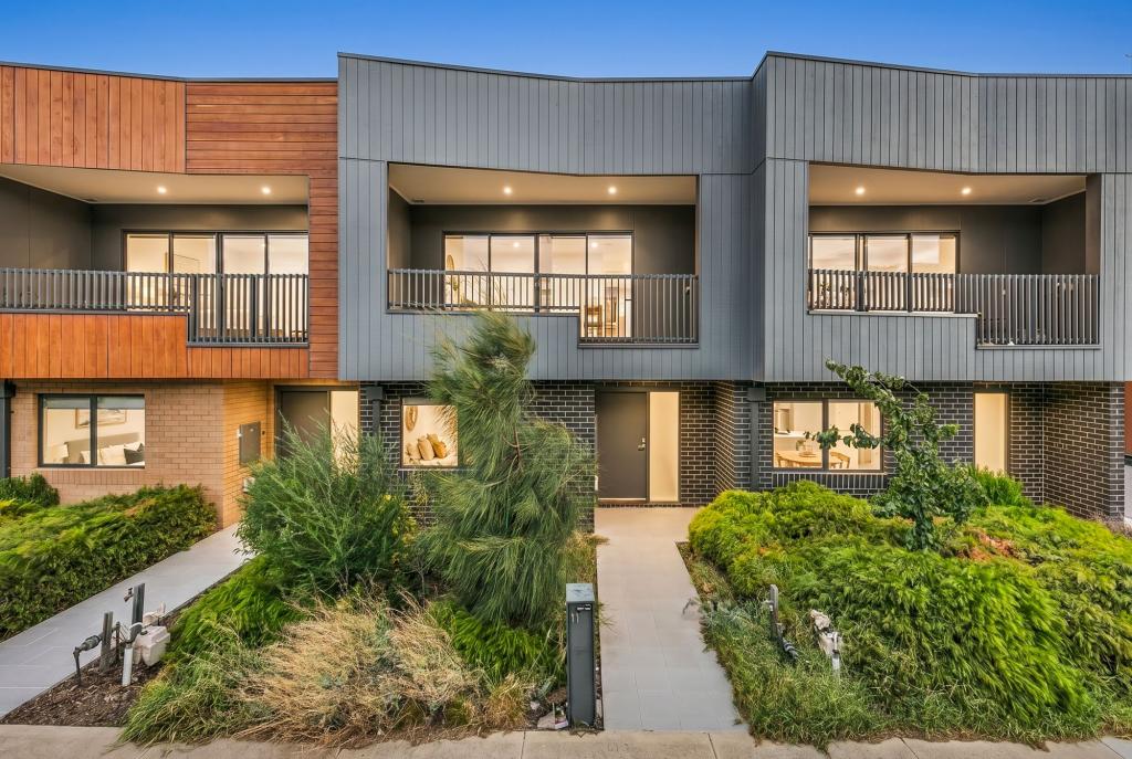 11 LIGHT ST, ALTONA NORTH, VIC 3025