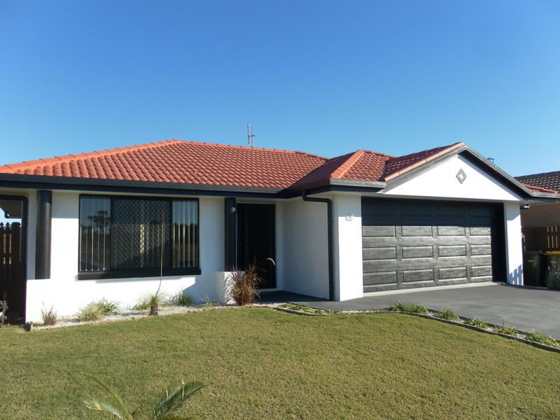 32 Bounty Cct, Eli Waters, QLD 4655