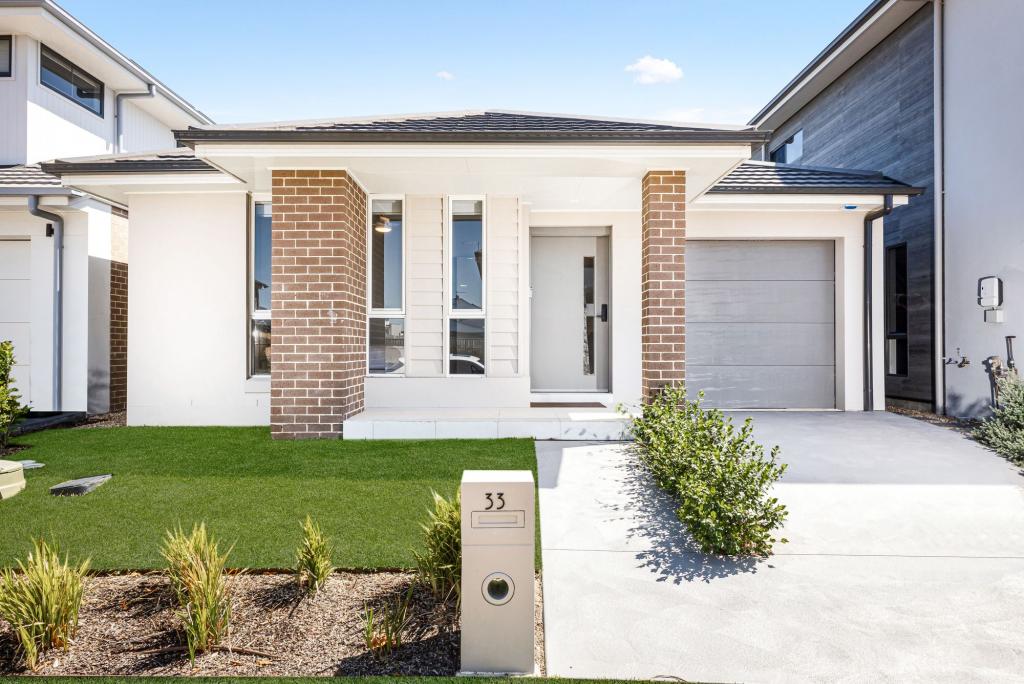 33 CHADWICK DR, GABLES, NSW 2765
