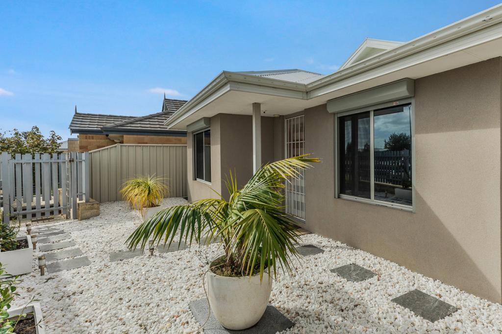 16 Mallina Cres, Golden Bay, WA 6174