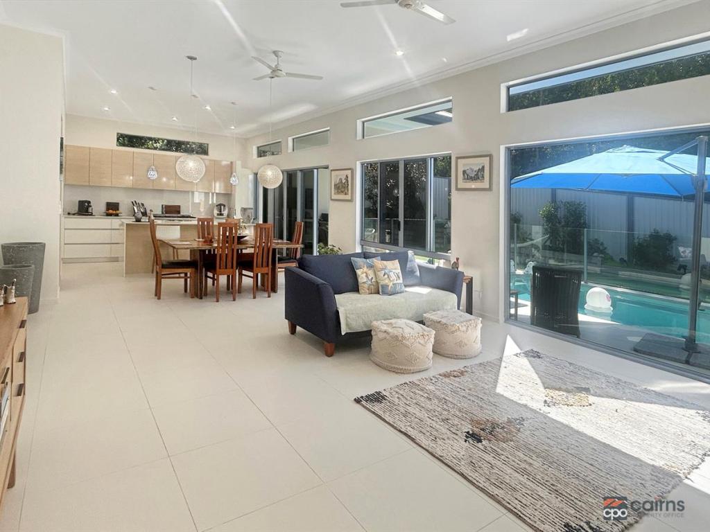 15 FLOW CL, TRINITY BEACH, QLD 4879