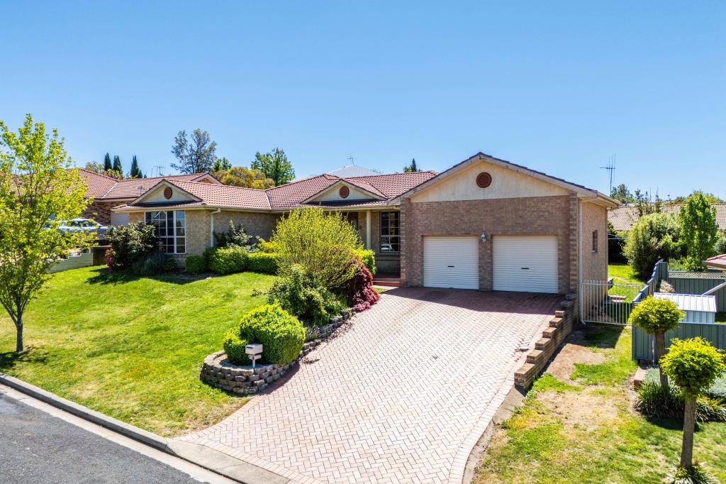 3 Booth Cres, Orange, NSW 2800