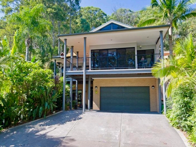 90 Coal Point Rd, Coal Point, NSW 2283