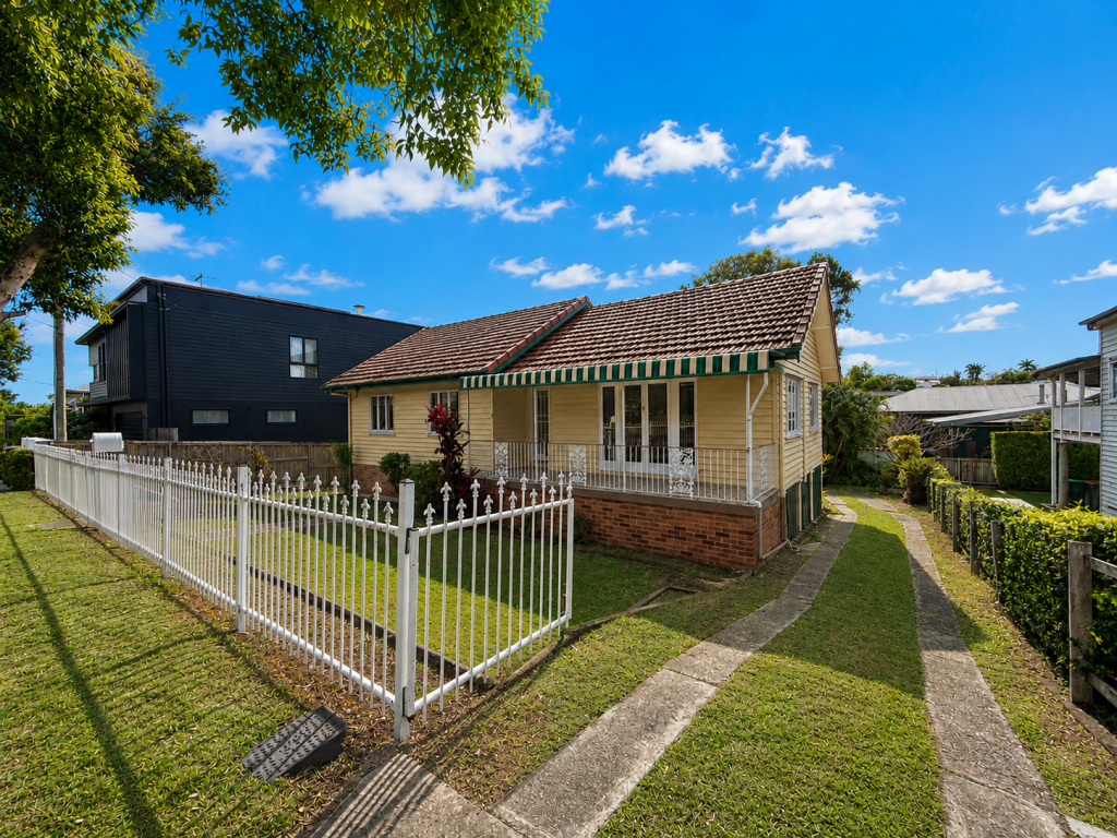 8 Lockyer St, Camp Hill, QLD 4152