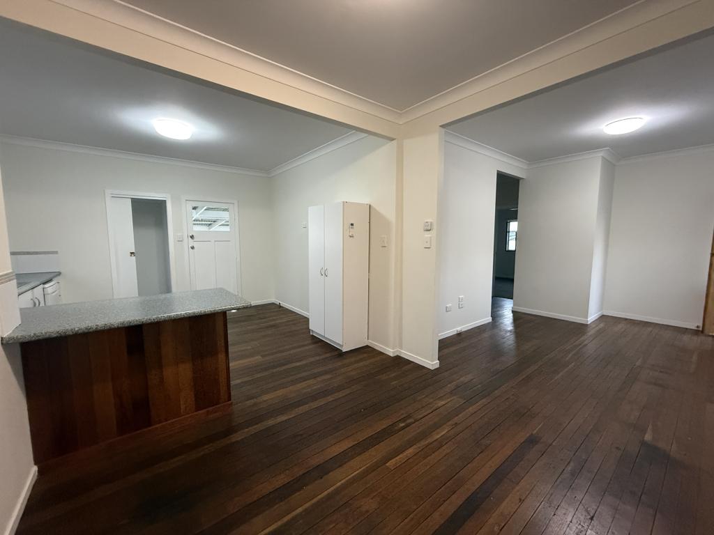 1 Buzza St, Walkervale, QLD 4670