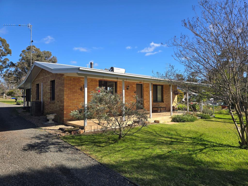 49 Albert St W, Crows Nest, QLD 4355