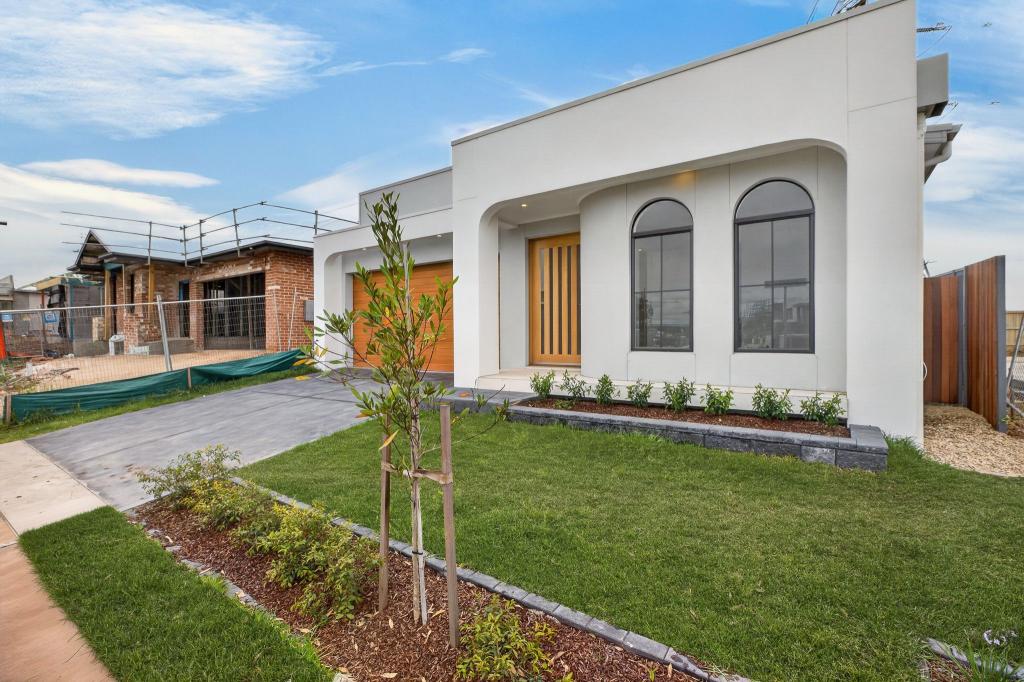 8 Clarence Cct, Oran Park, NSW 2570