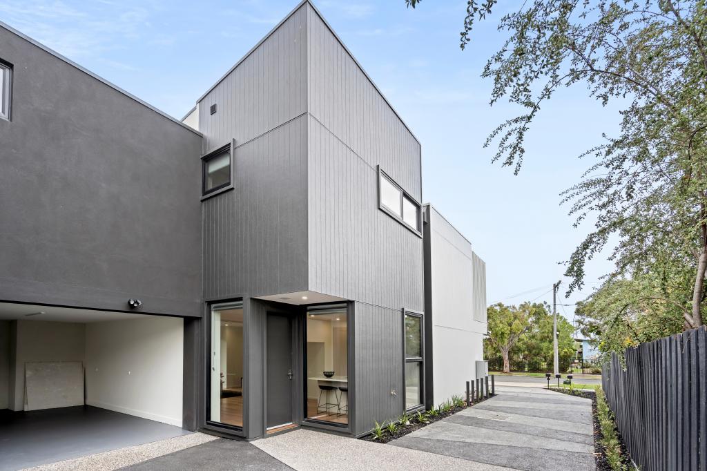 2/2a Warrs Rd, Maribyrnong, VIC 3032