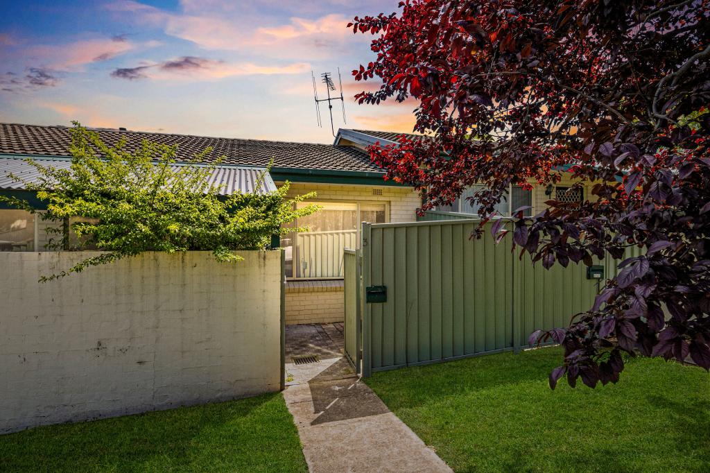 3/17 Moore St, Queanbeyan, NSW 2620