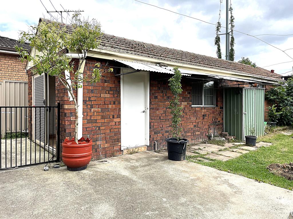 28 Russell St, Greenacre, NSW 2190