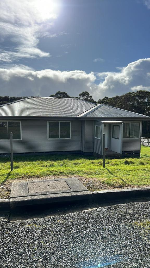 8 Ti-Tree Dr, Grassy, TAS 7256