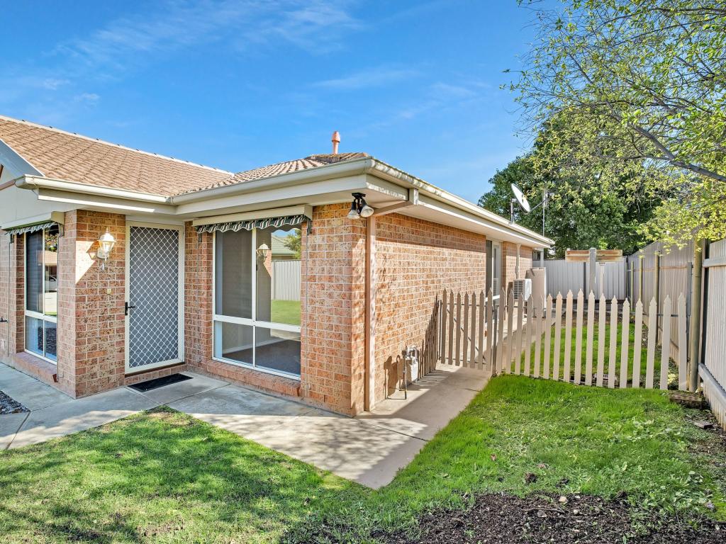 4/4 Owen Ct, Lavington, NSW 2641