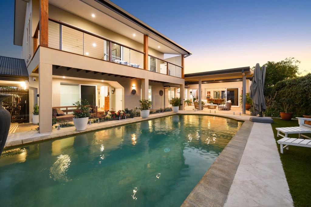 15 Ayrshire Ave, Benowa, QLD 4217
