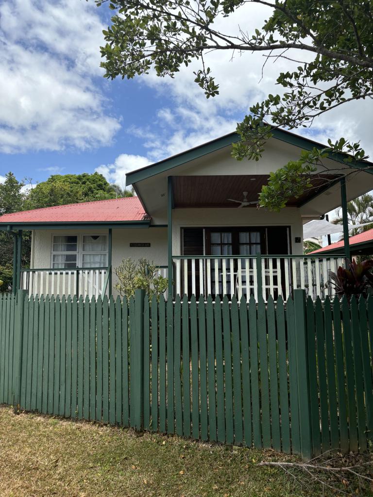 19 Nolan St, Whitfield, QLD 4870