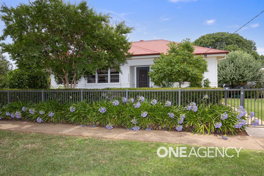 2 Charleville Rd, Turvey Park, NSW 2650