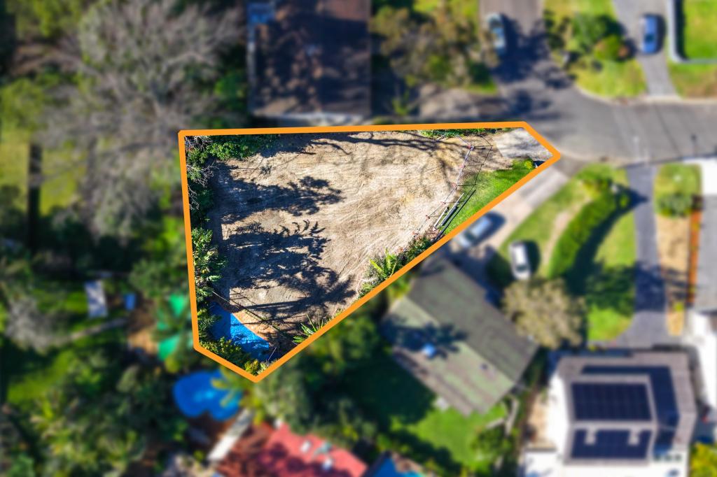 18 PEMBROKE PL, BELROSE, NSW 2085