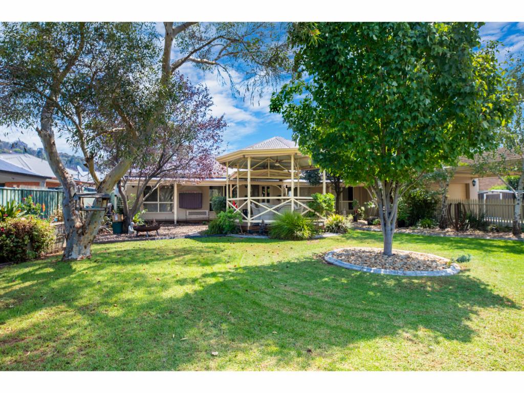 4 Laffertys Walk, East Albury, NSW 2640