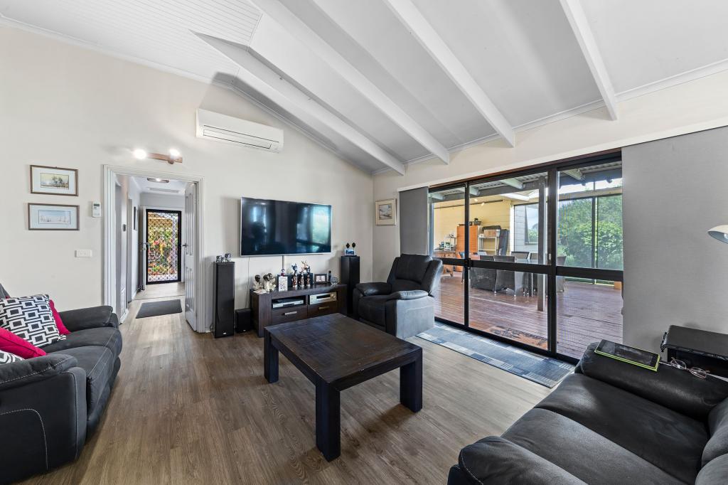 7 Craven Cres, Heathcote, VIC 3523