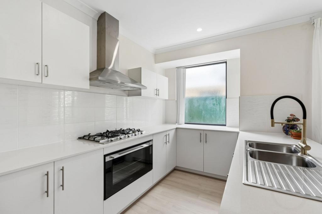 6 GOLAND LANE, CAMILLO, WA 6111