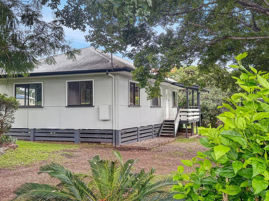15 Elizabeth St, Esk, QLD 4312