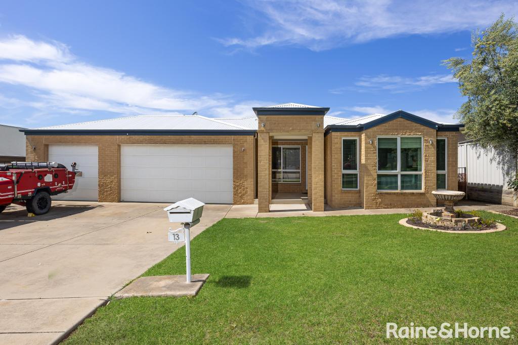 13 Dundale Cres, Estella, NSW 2650