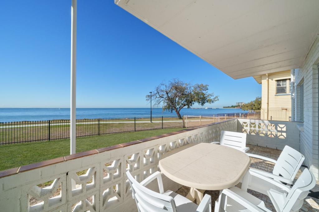 2/52 Prince Edward Pde, Redcliffe, QLD 4020