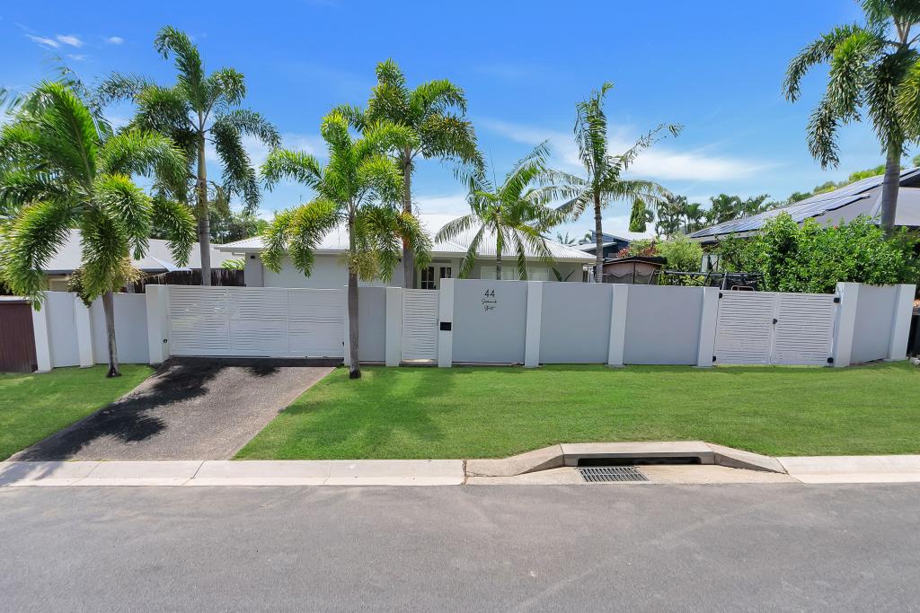 44 Savannah St, Palm Cove, QLD 4879