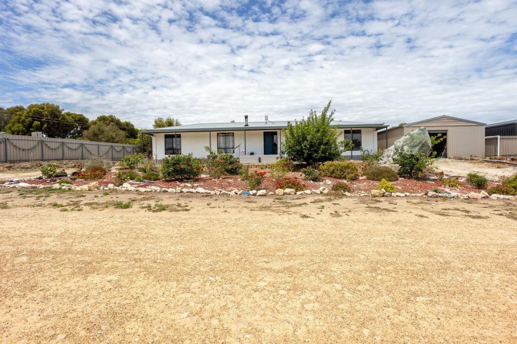 9 Second St, Wangary, SA 5607