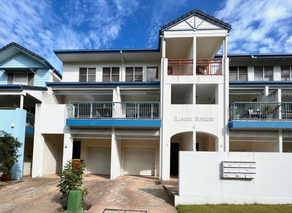 5/4 Ranier Cres, Varsity Lakes, QLD 4227