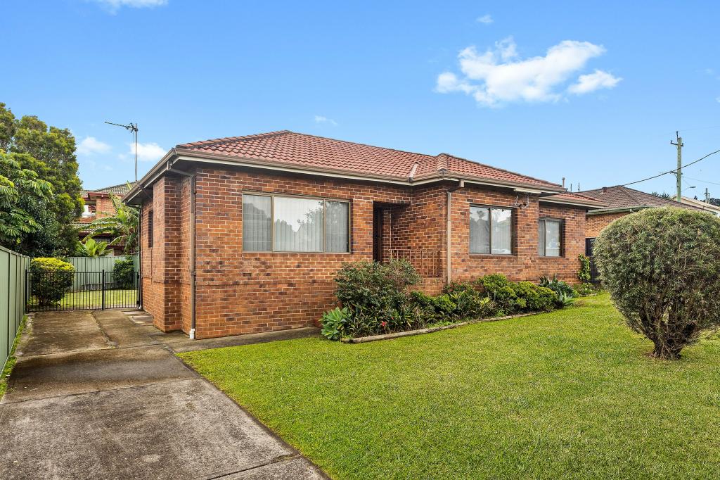 4 Montgomery Ave, Warrawong, NSW 2502