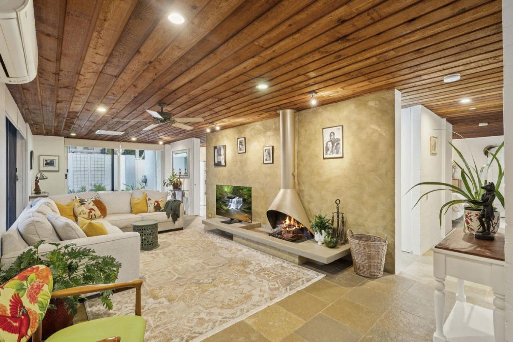 9 Lergessner St, Biggera Waters, QLD 4216