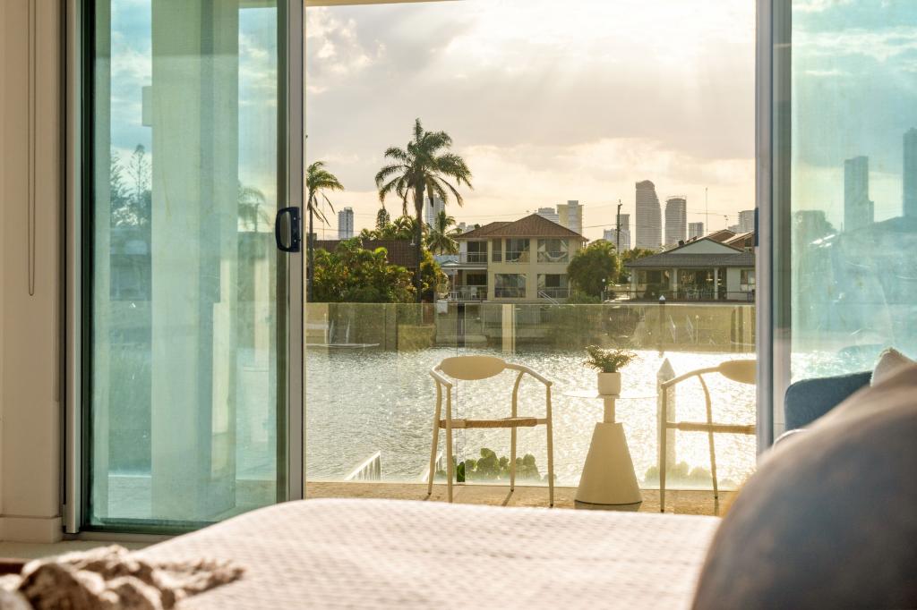 Residence 5,/17 Marseille Ct, Bundall, QLD 4217