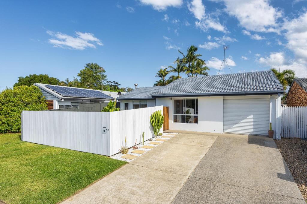 59 MONTEZUMA DR, BURLEIGH WATERS, QLD 4220
